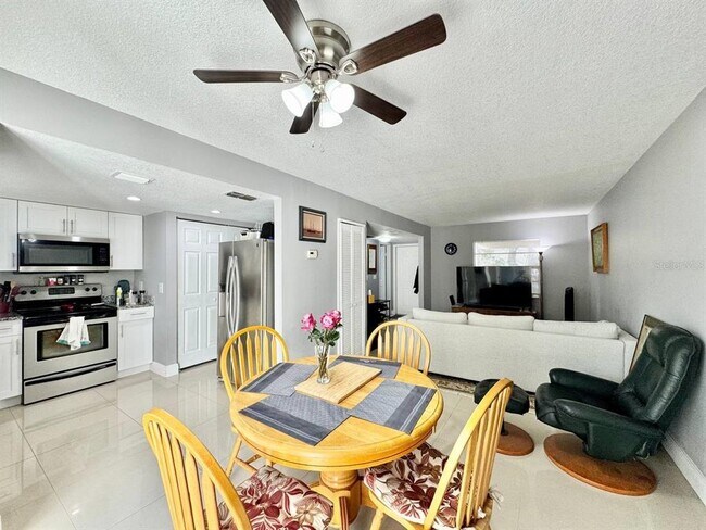 Building Photo - 5216 Tennis Ct Cir
