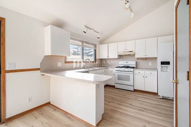 Building Photo - Chalco Pointe Home for Rent