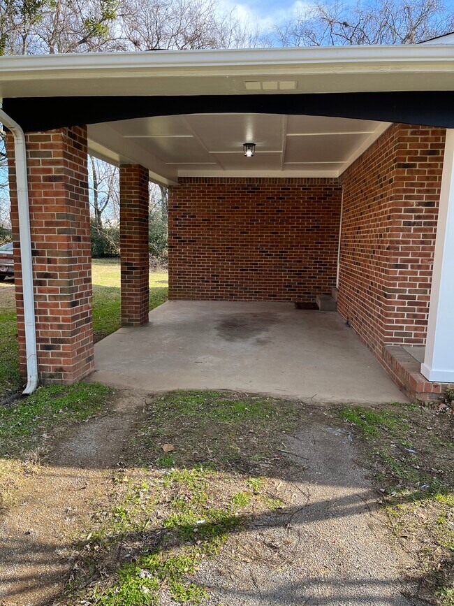 Building Photo - 2320 Tinnell Ct