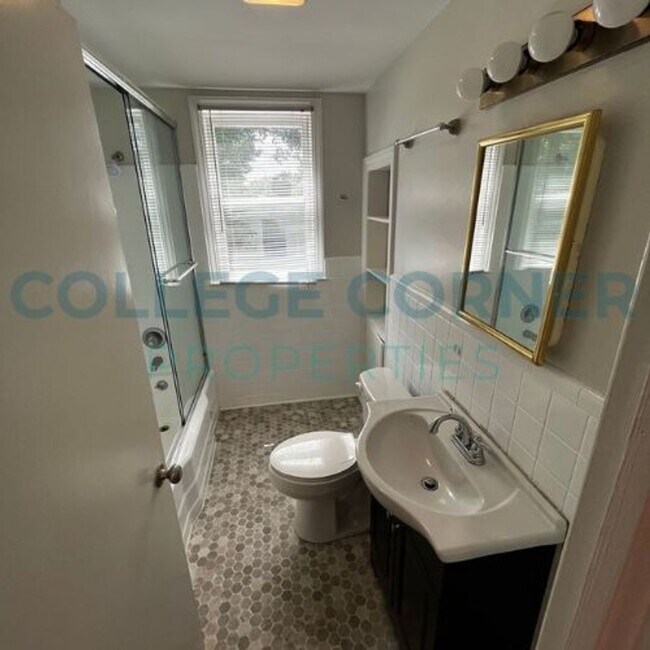 Building Photo - 1253 Brookwood Dr