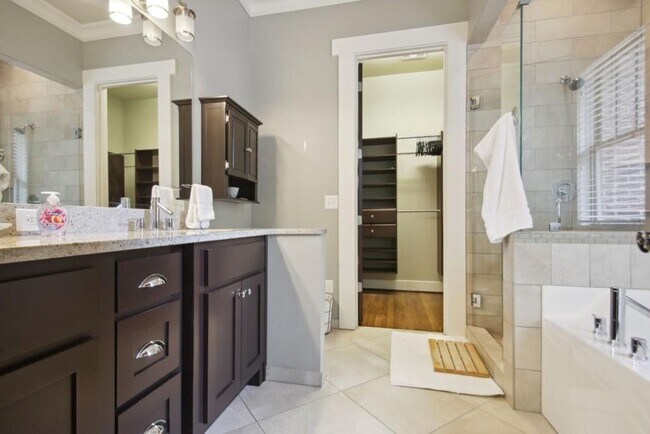 Building Photo - 519 N Highland Ave NE