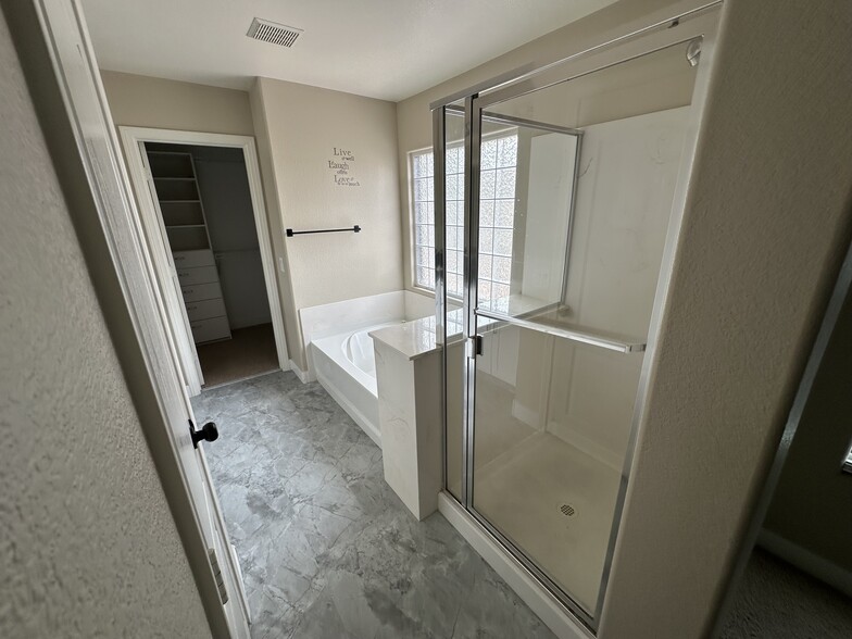 Building Photo - 2312 Cockatiel Dr