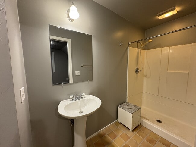 Building Photo - 1275 SW College St