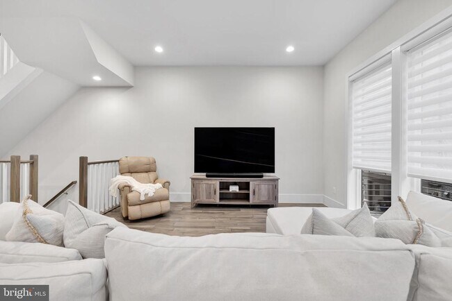 Building Photo - 147 Prairie Ln