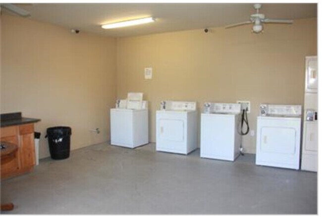 Building Photo - 42493 Barry Ct