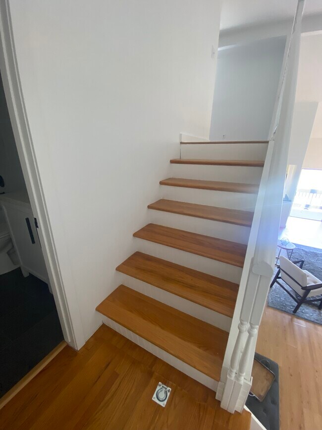 Building Photo - 1311 Summertime Ln