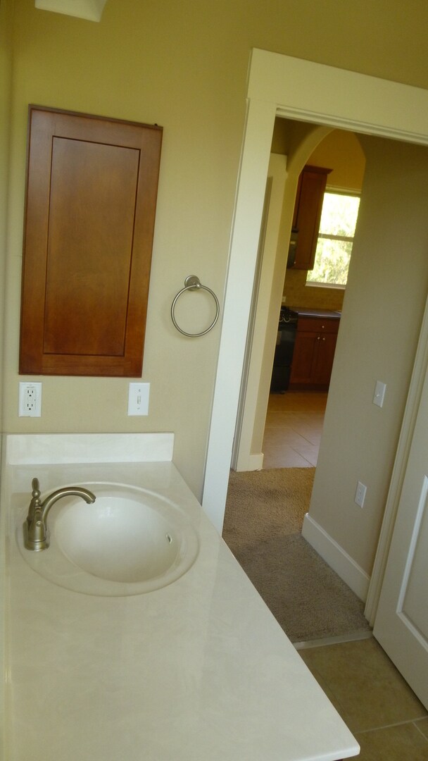 Building Photo - Great 1/1 unit in Chestnut Commons 78702