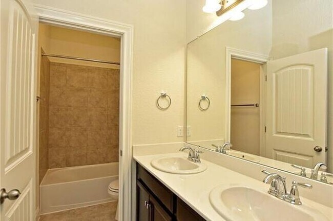 Building Photo - 15821 Cinca Terra Dr