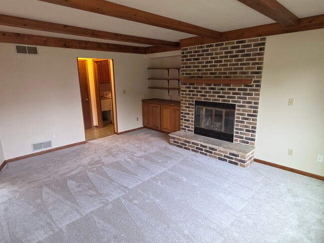 Building Photo - 4 bedroom home in Pleasant Prairie