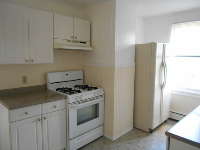 Building Photo - 27 Meade St