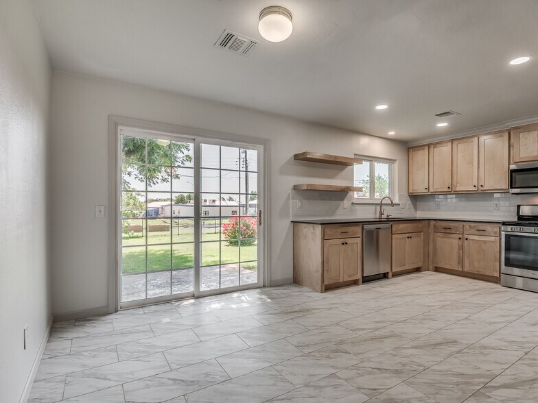 Building Photo - 1190 Tim Holt Dr