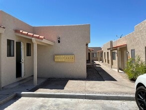 Building Photo - 2 Bedroom 1 Bath COMPLETELY REMODELED!