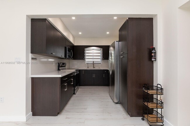 Building Photo - 5641 SW 67th Ave