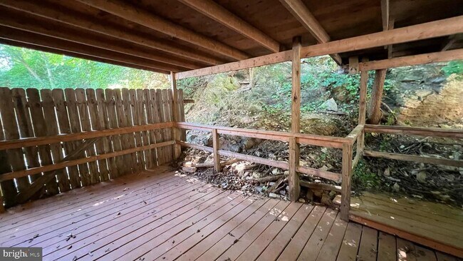 Building Photo - 744 Summit Chase Dr