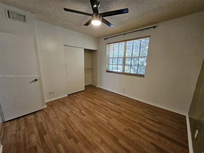 Building Photo - 117 SW 96th Ave