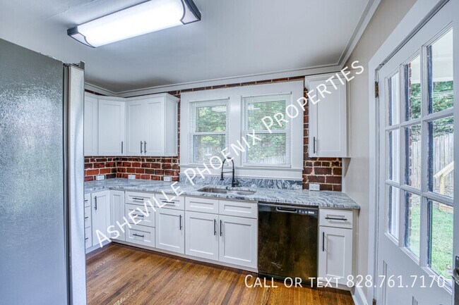 Building Photo - 7 Enka Pine St