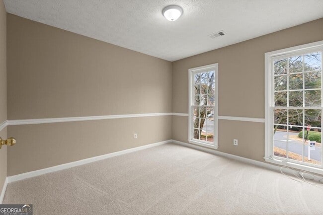 Building Photo - 16 Valleyside Dr