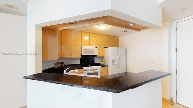 Building Photo - 801 Brickell Key Blvd