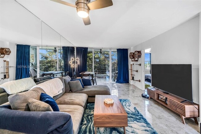 Building Photo - 120 Royal Pk Dr