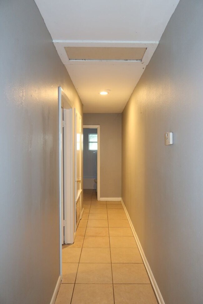 Building Photo - Chesterfield Duplex  N/M