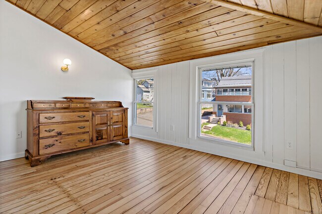 Building Photo - 14 2nd Ave