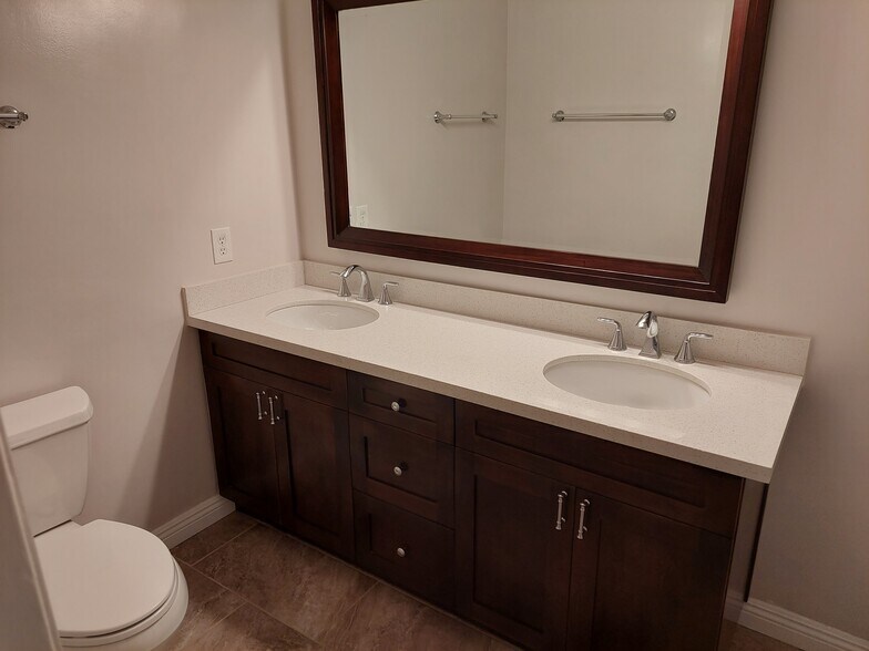 Master bathroom - 5600 Kensington Way