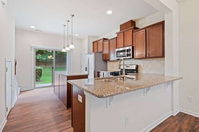 Building Photo - 2 Bedroom, 2.5 Bath townhome in Thompson Ridge with new LVP flooring downstairs.