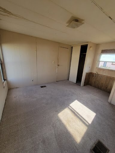 Building Photo - 27 Babur St