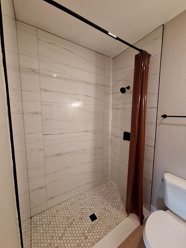Building Photo - Available with ZERO DEPOSIT MOVE-IN!