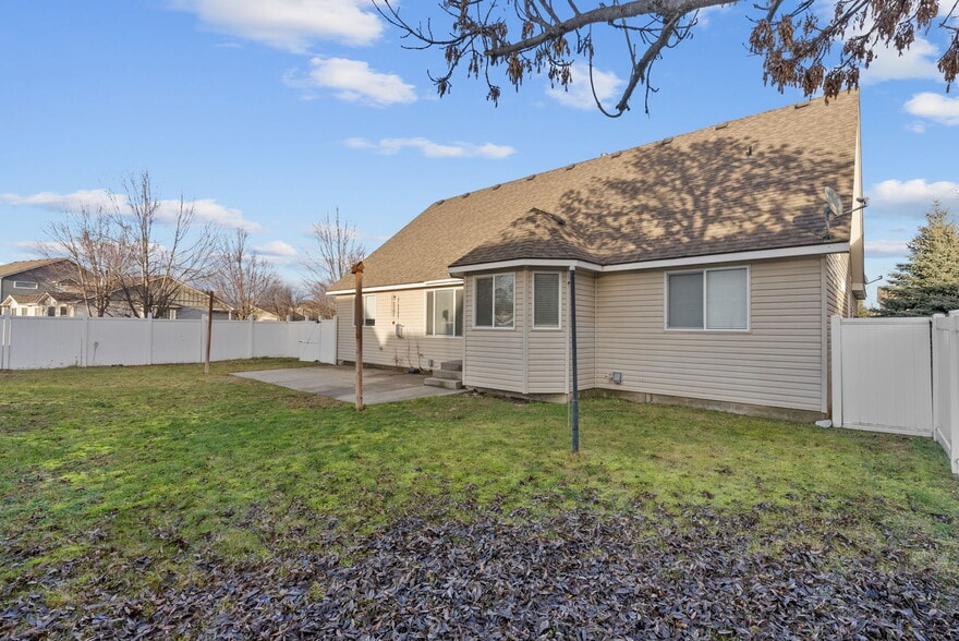 Building Photo - 5957 N Saint Croix Dr