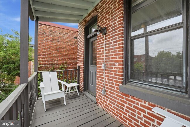 Building Photo - 210 8th St SE