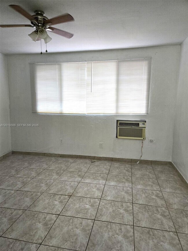 Building Photo - 4610 SW 40th St