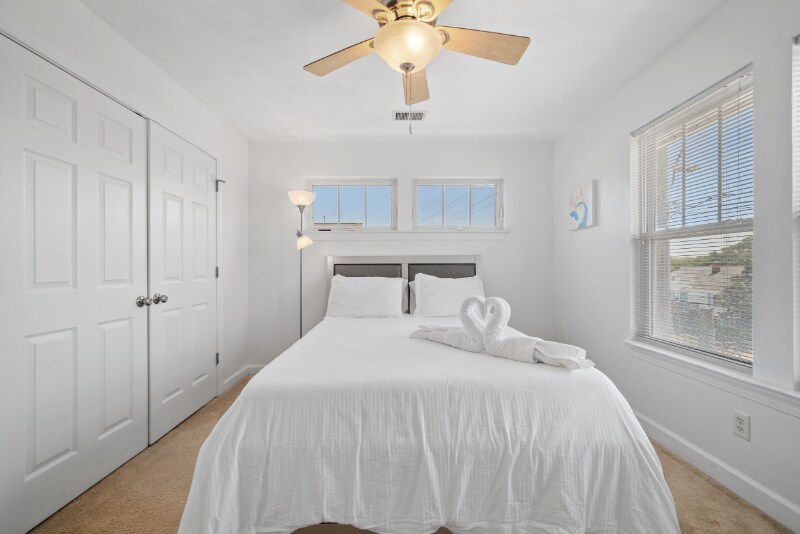 Building Photo - 980 W Ocean View Ave