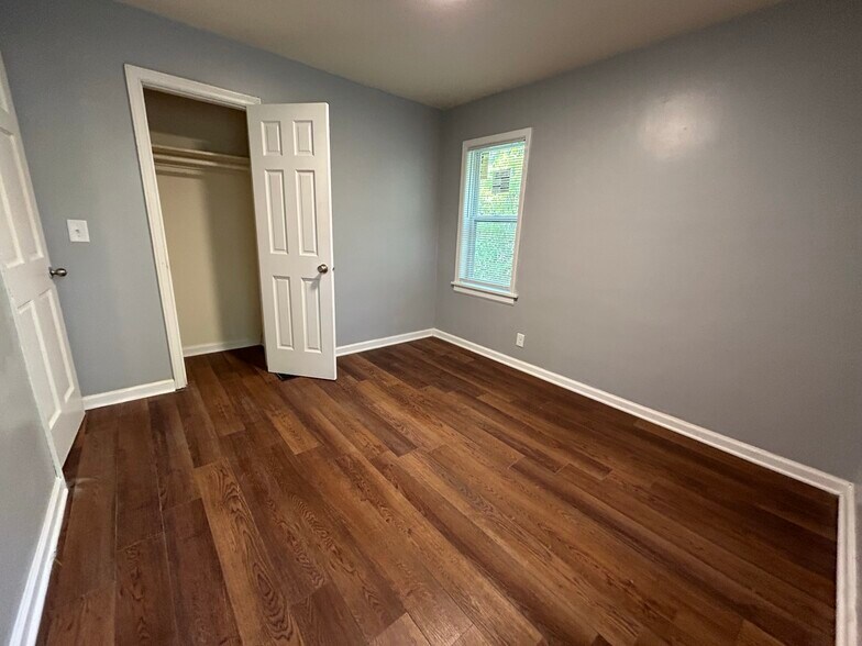Building Photo - 3923 Millersville Dr