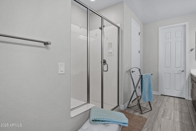 Building Photo - 2423 N Beverly Pl