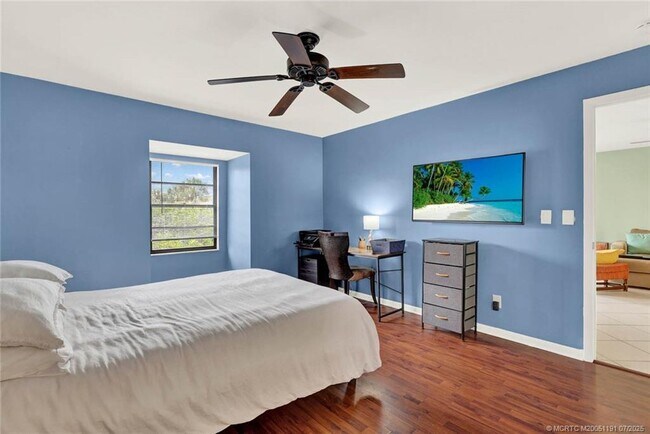 Building Photo - 1811 SW Palm City Rd