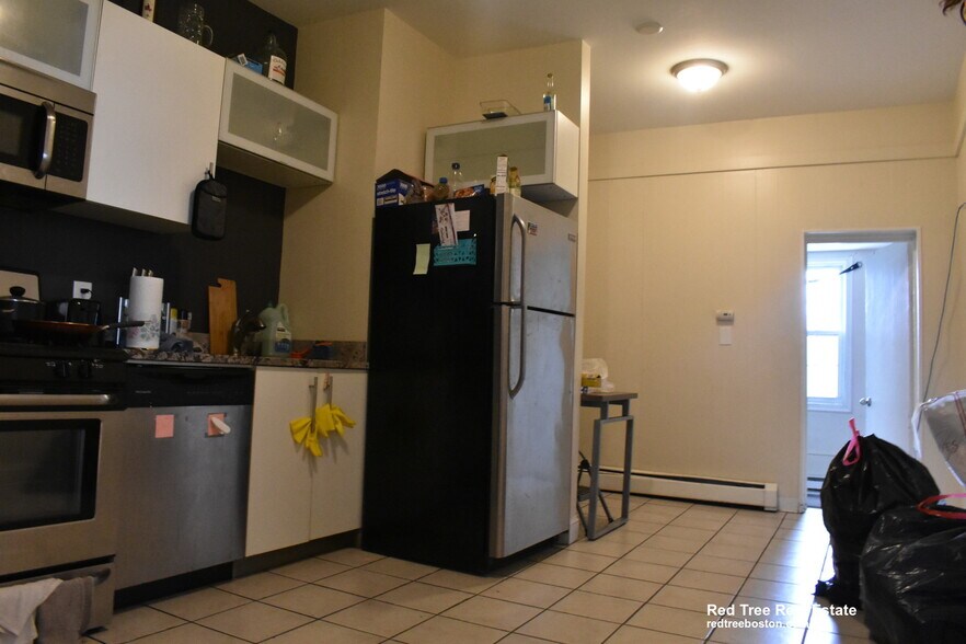 Building Photo - 114 Everett St