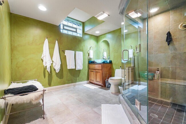 Building Photo - 6655 Traquair Pl