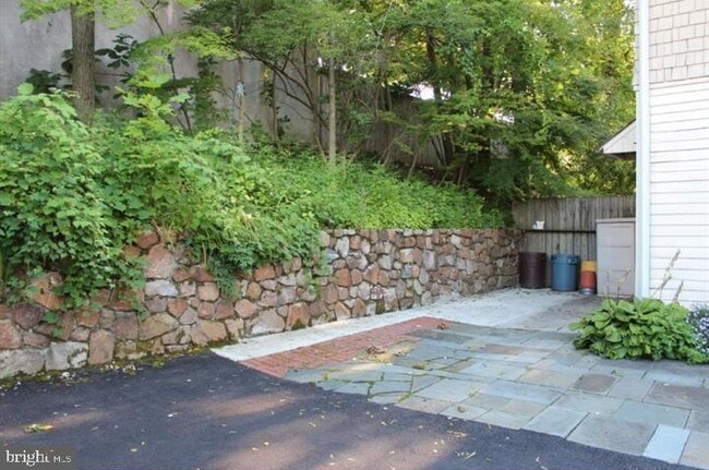 Building Photo - 134 Plant Ave