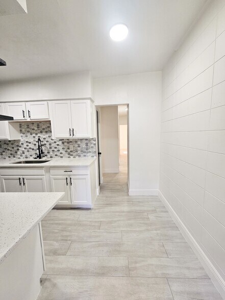Dining area - 1103 E South St
