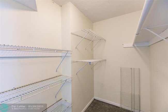 Building Photo - 340 Sunset Dr