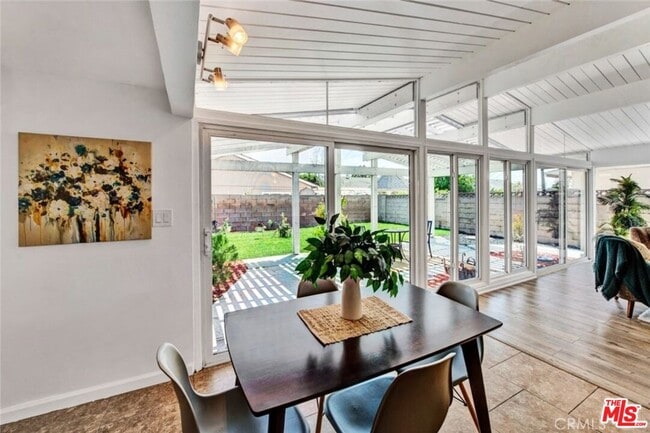 Building Photo - 5804 Los Ranchos Dr
