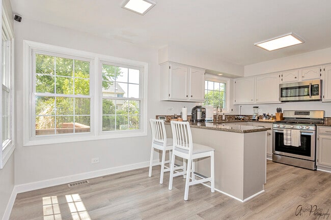 Building Photo - 1229 Thorndale Ln