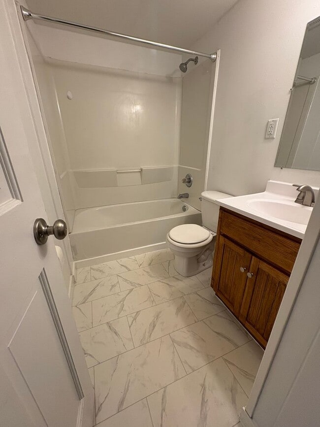 Building Photo - AI - 05 - Avon St