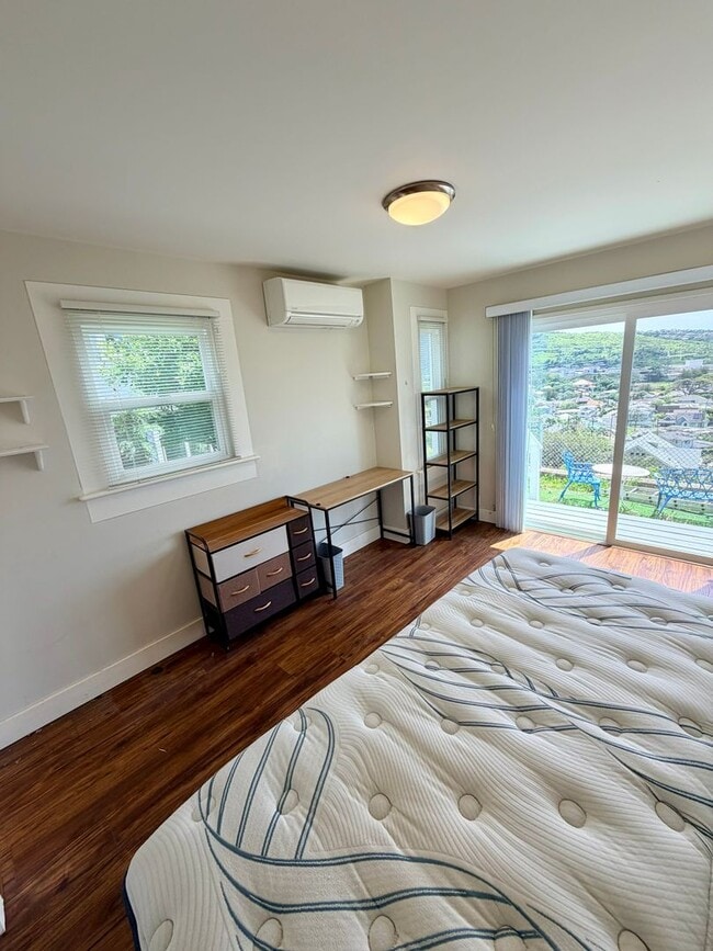 Building Photo - Remodeled studio residence with a panoramic view (Lower Manoa)