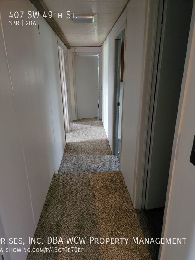 Building Photo - 407 SW 49th St