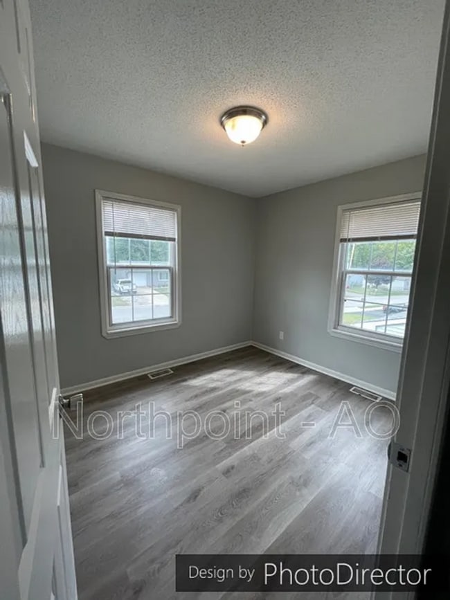 Building Photo - Updated 3-Bedroom Home with Garage & Deck in Kansas City, KS