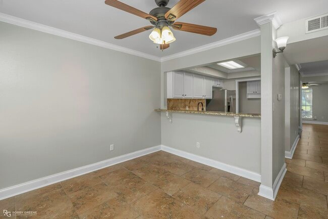 Building Photo - 10001 Stratmore Cir