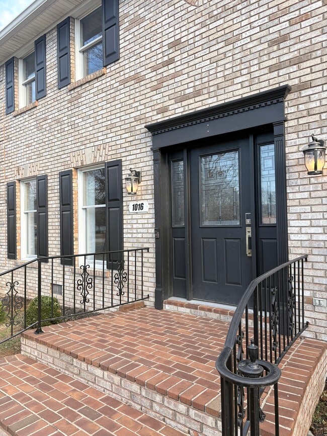 Building Photo - 1016 Lois Ln