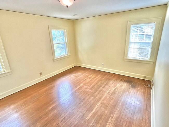 Building Photo - Grant Park 3-Story with Hardwoods, Huge De...